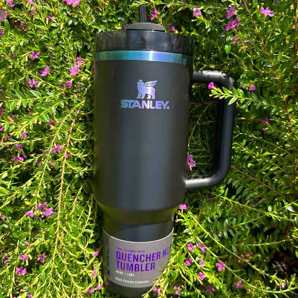 New Stanley Black Chroma 40 oz Quencher H2.0 Flowstate Tumbler